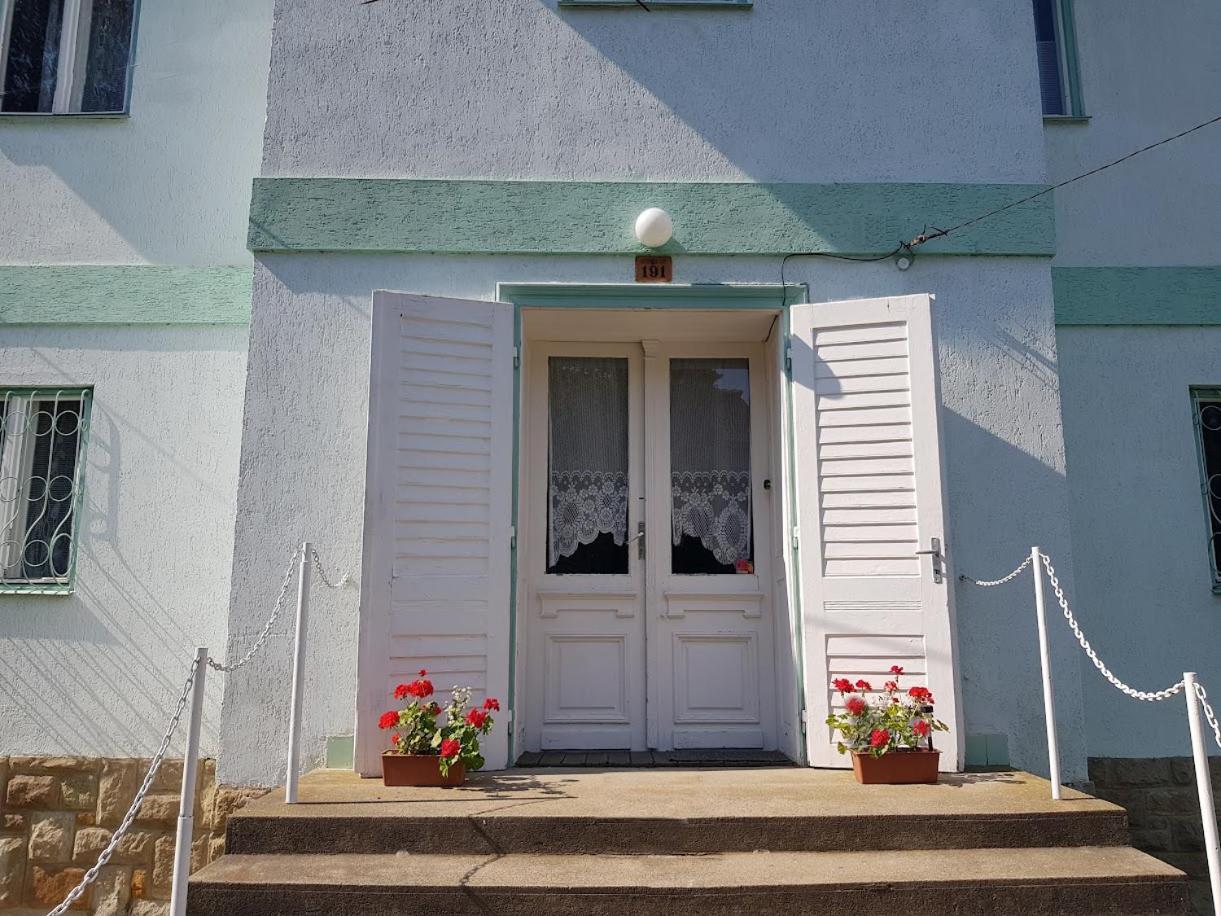 Muskatli Vendeghaz Hostel Parad Exterior photo